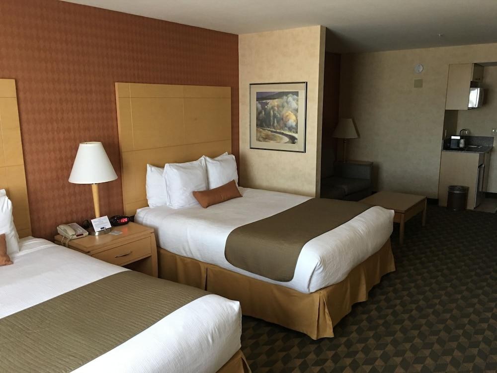 Best Western Plus North Las Vegas Inn & Suites photo 2