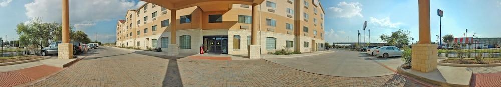 Best Western Windsor Pointe Hotel & Suites-Frost Bank Center photo 3