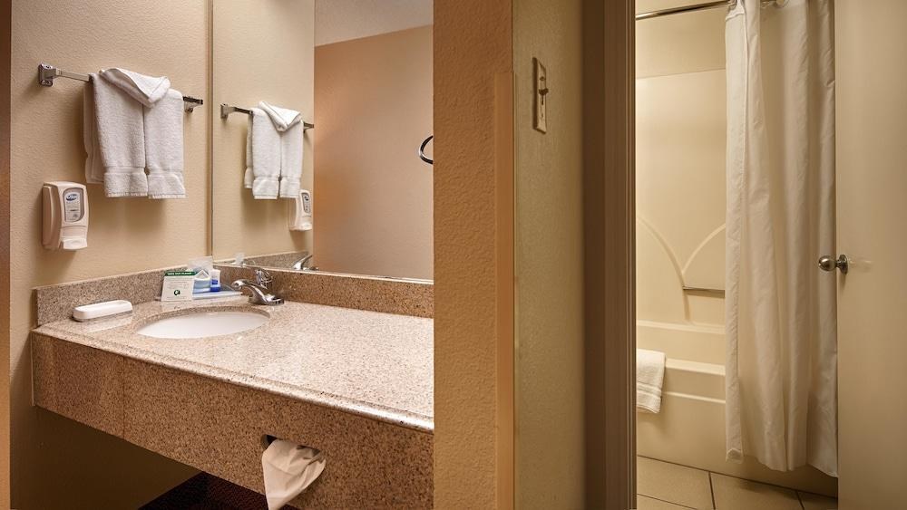 SureStay Plus by Best Western San Antonio Fiesta Inn photo 4