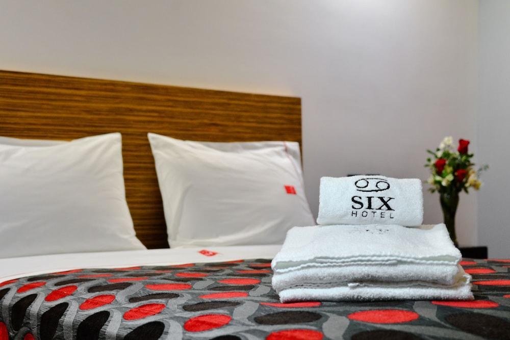 SIX HOTEL photo 2
