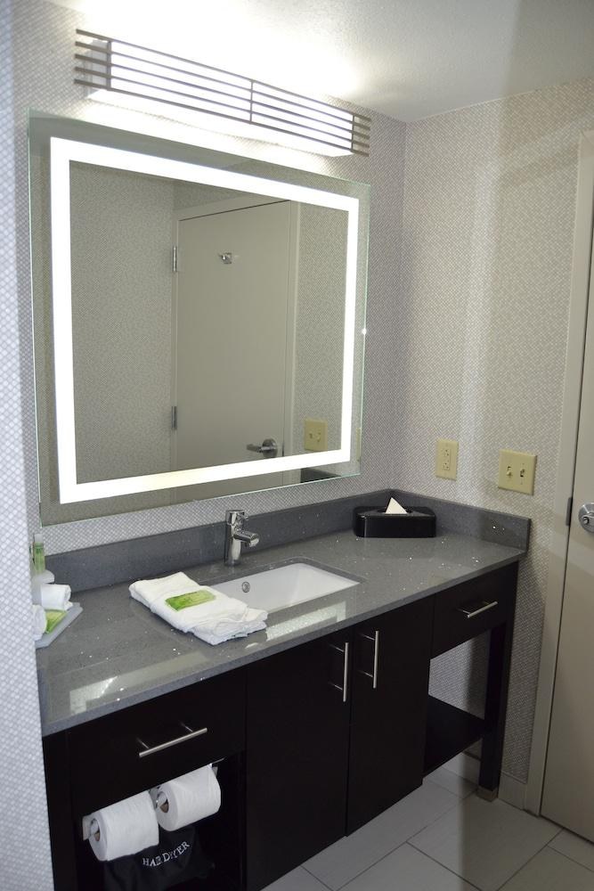 HOLIDAY INN EXPRESS & SUITES NASHVILLE SOUTHEAST - ANTIOCH photo 2