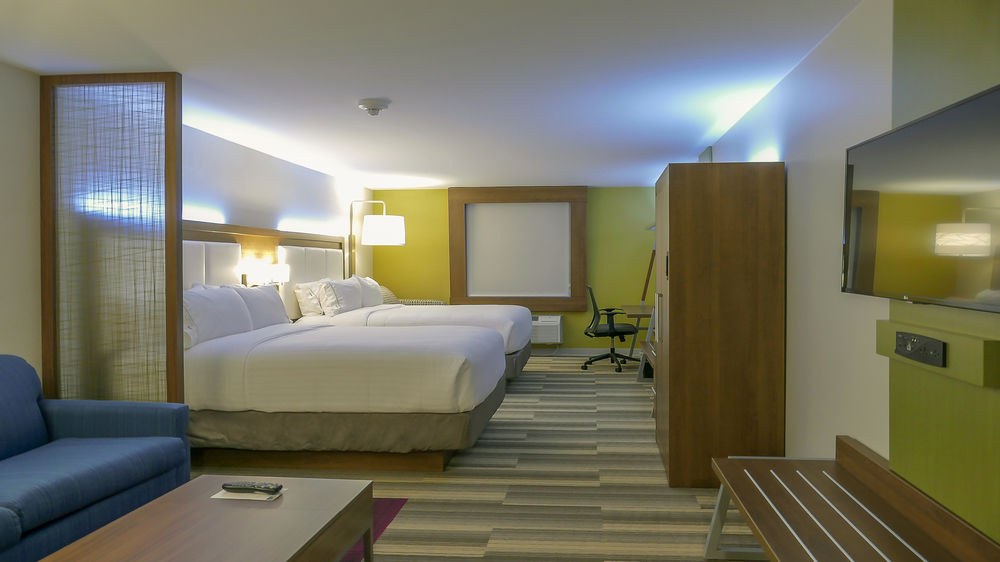 HOLIDAY INN EXPRESS & SUITES MIAMI AIRPORT EAST photo 1