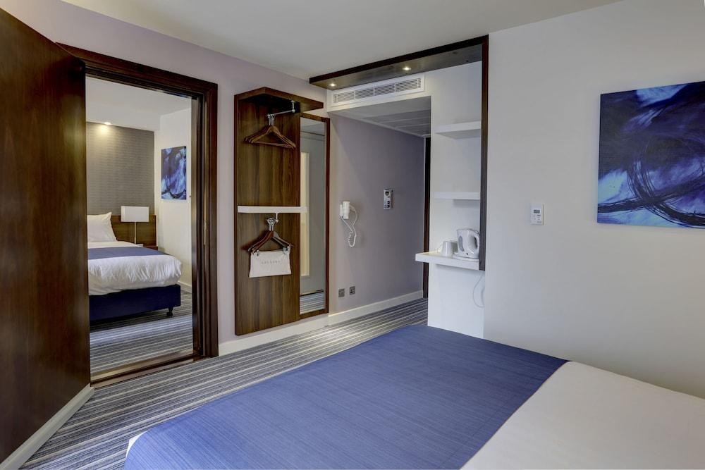 HOLIDAY INN EXPRESS LONDON - EXCEL photo 2
