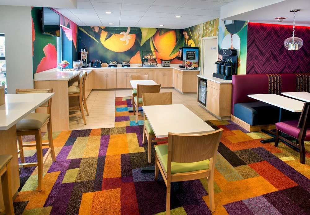 Fairfield Inn New York LaGuardia Airport/Astoria photo 2