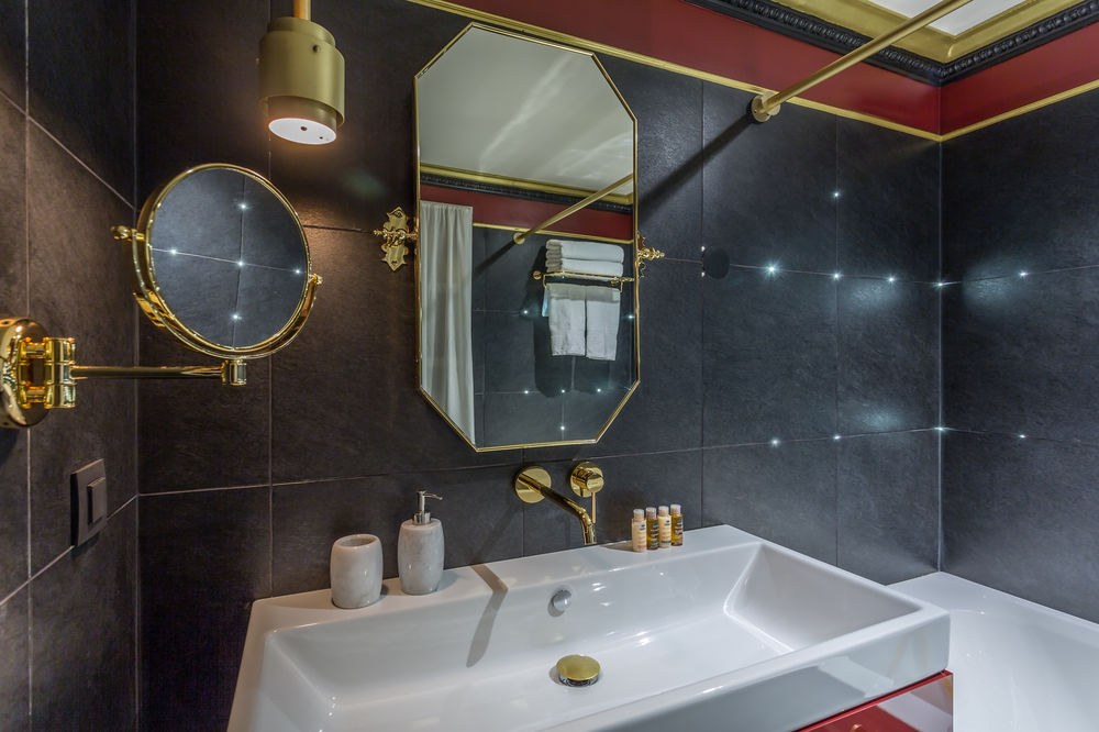 Handsome Hotel photo 2