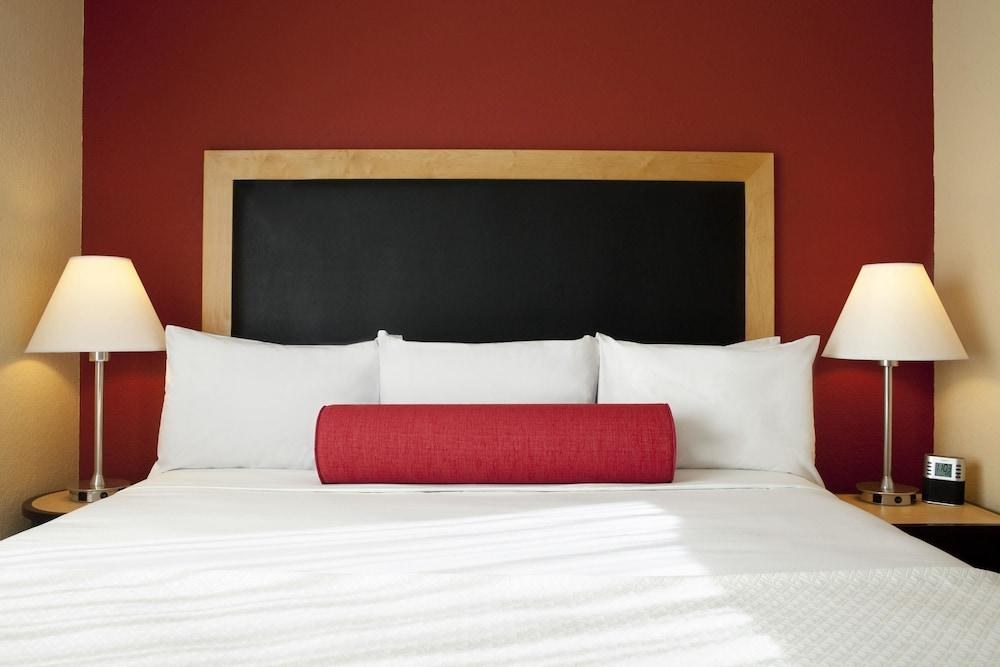 CAMBRIA SUITES BLUE LAGOON photo 3
