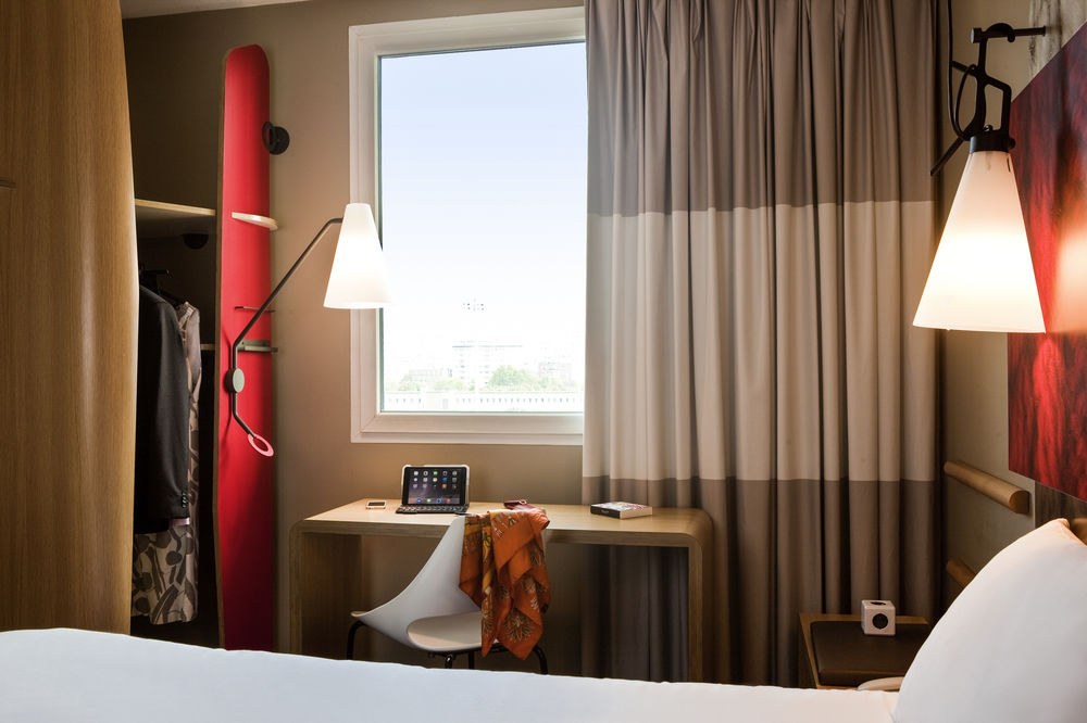 IBIS PARIS LA DEFENSE COURBEVOIE photo 1