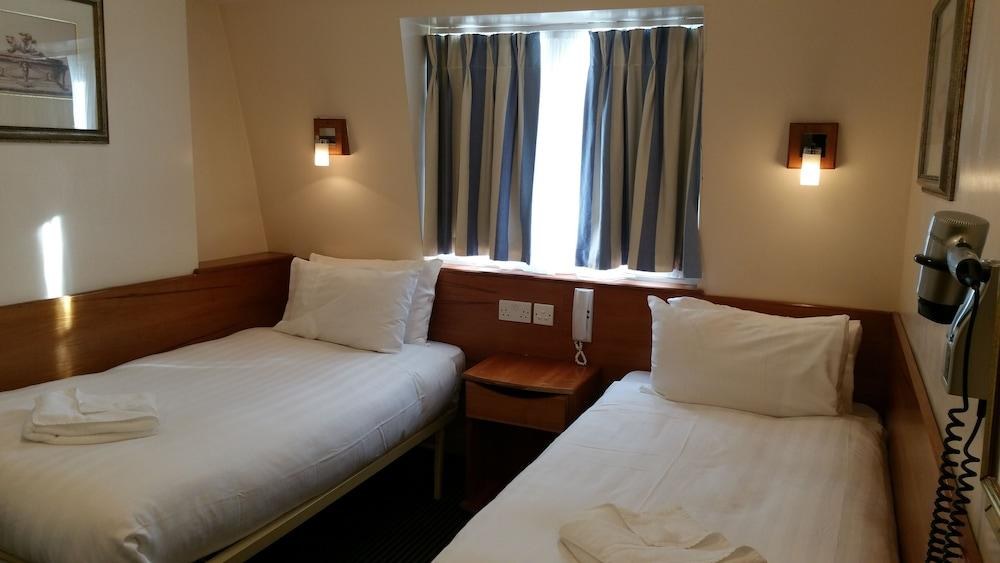 JESMOND DENE HOTEL