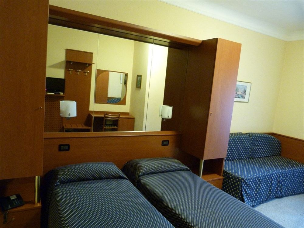 Hotel Aurora photo 1