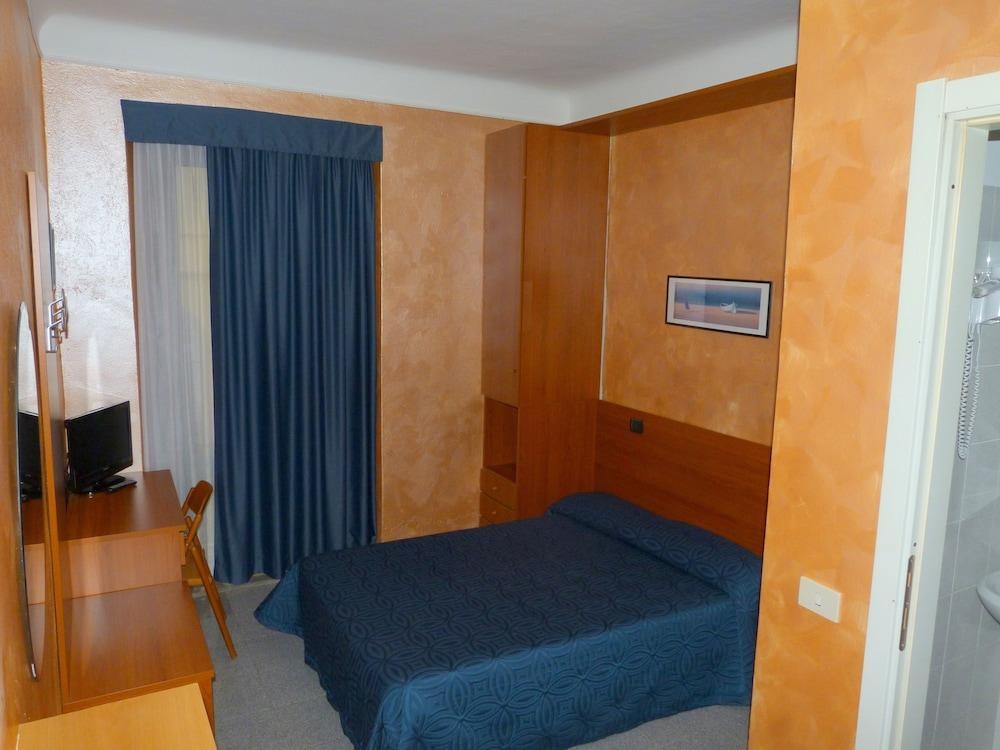 Hotel Aurora photo 2