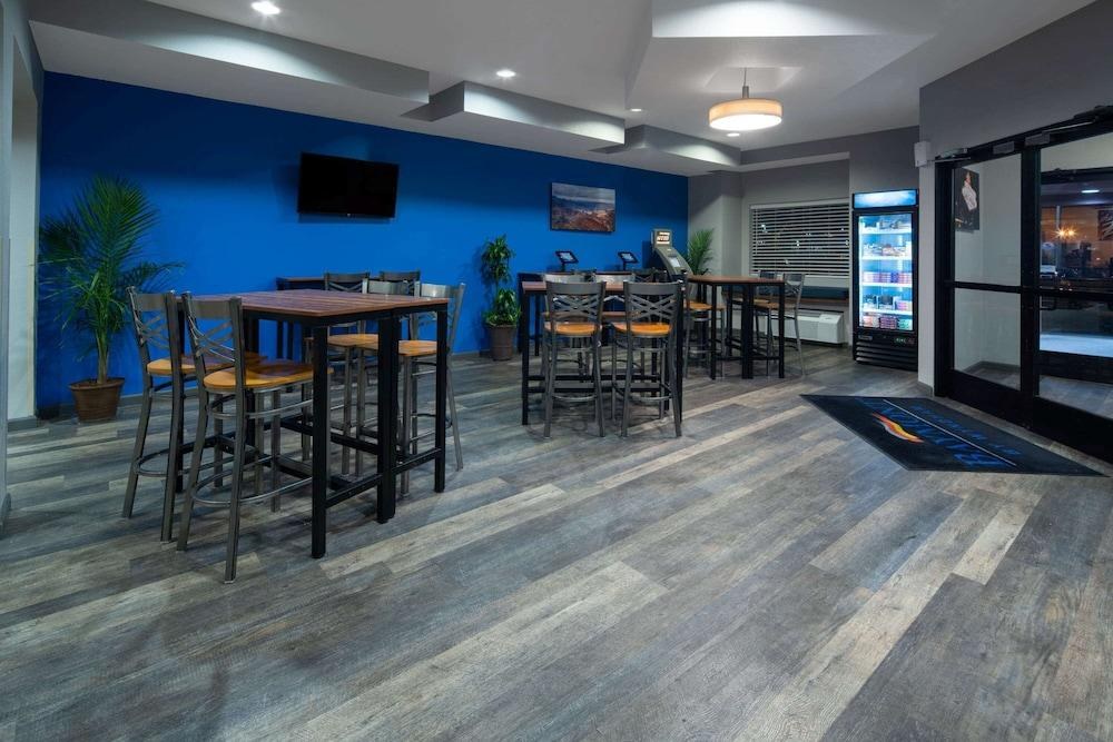Baymont by Wyndham Las Vegas South Strip photo 2