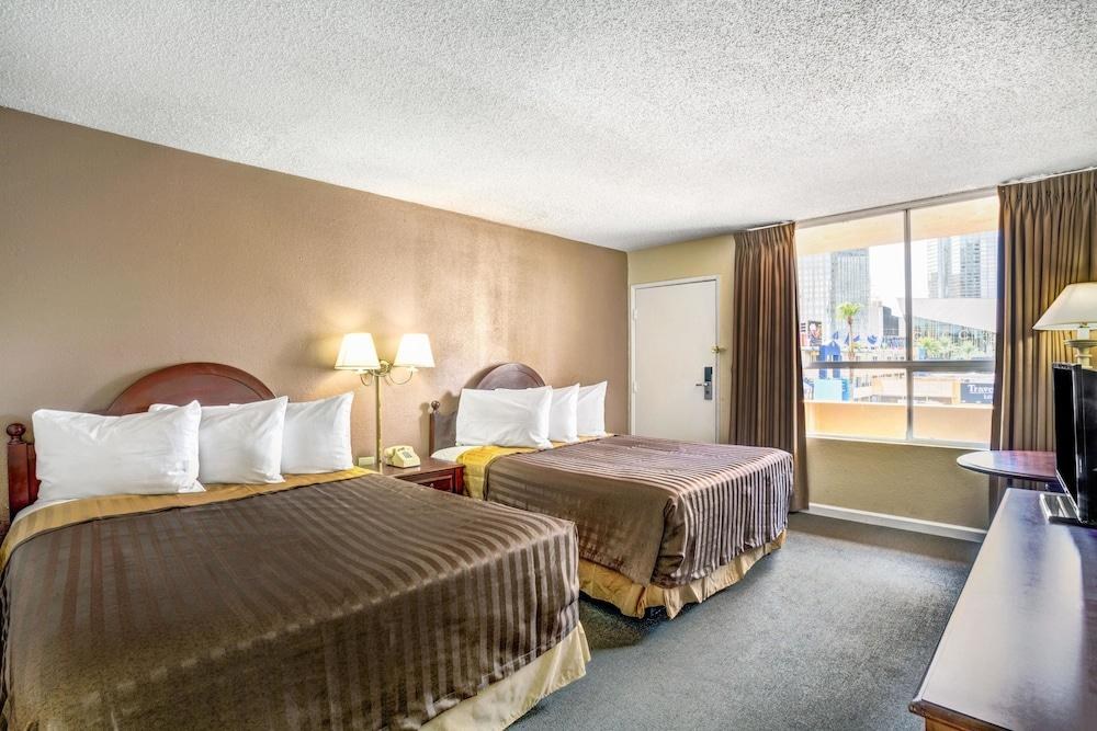 Travelodge by Wyndham Las Vegas Center Strip photo 2