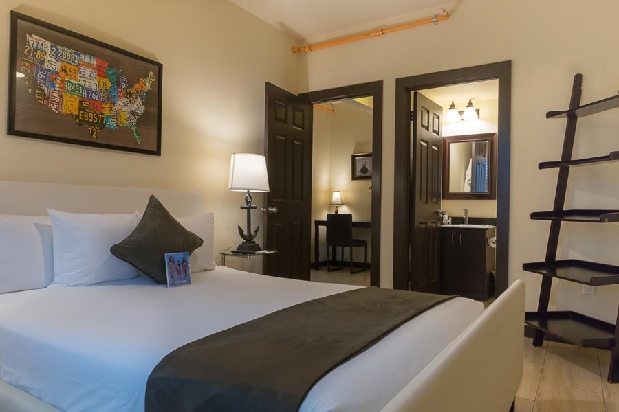 TRADEWINDS APARTMENT HOTEL photo 2