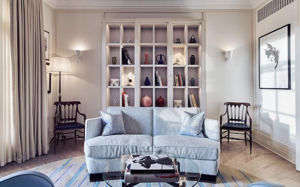 CLARIDGE'S photo 2