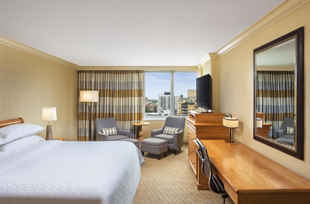 SHERATON LAGUARDIA EAST HOTEL photo 2