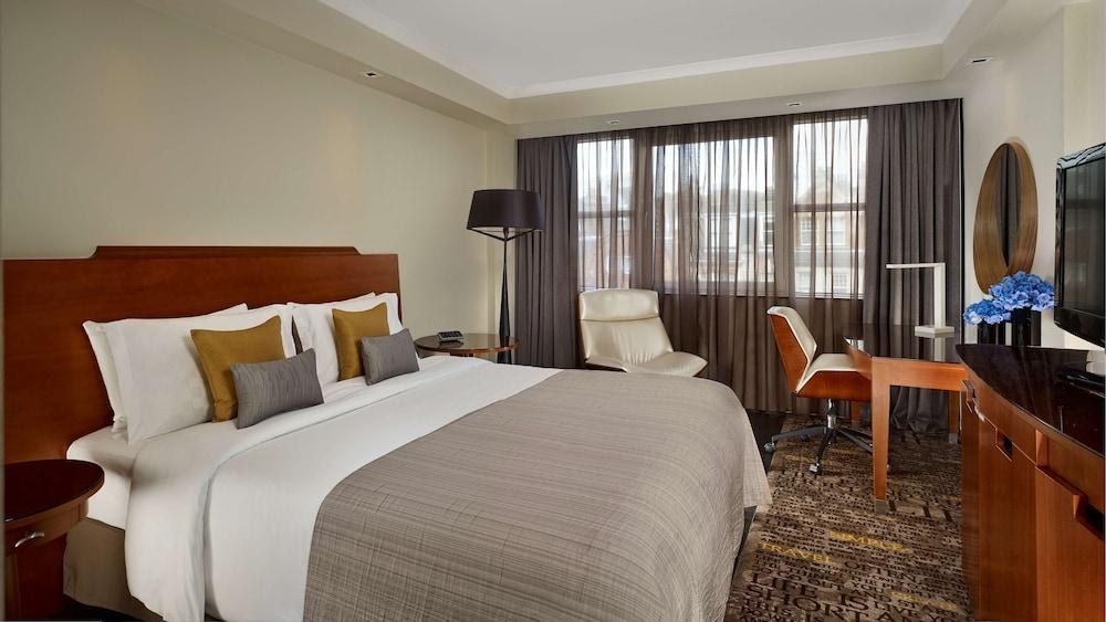 PARK PLAZA VICTORIA photo 3