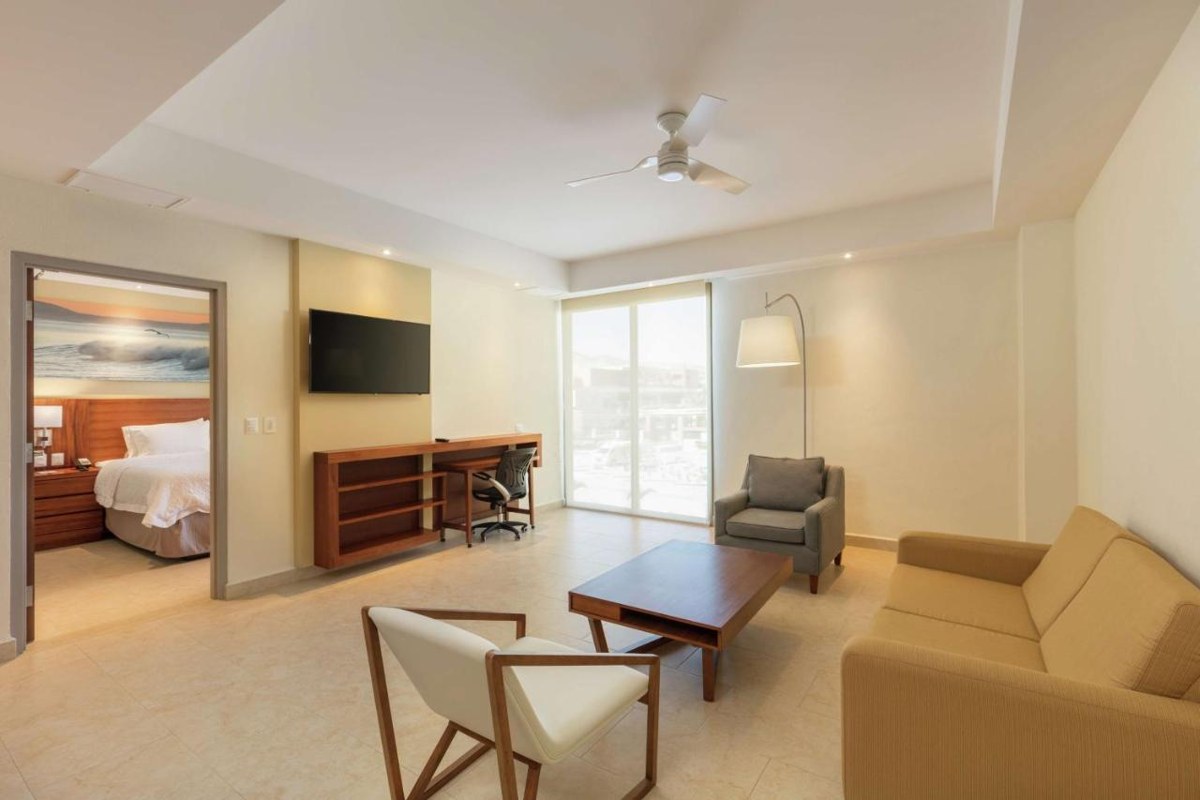 HAMPTON INN AND SUITES BY HILTON LOS CABOS photo 3