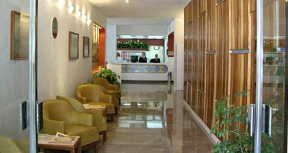 Hotel Canada