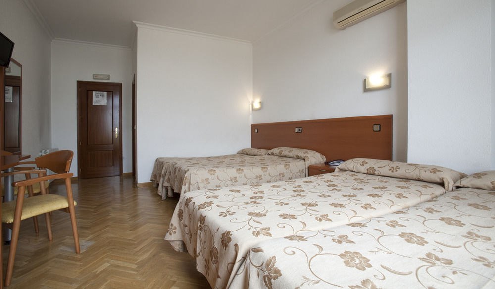 HOSTAL LUIS XV photo 3