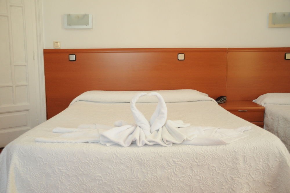 HOSTAL LUIS XV photo 4