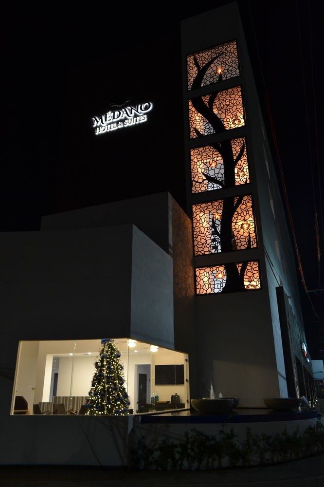 MEDANO HOTEL & SUITES