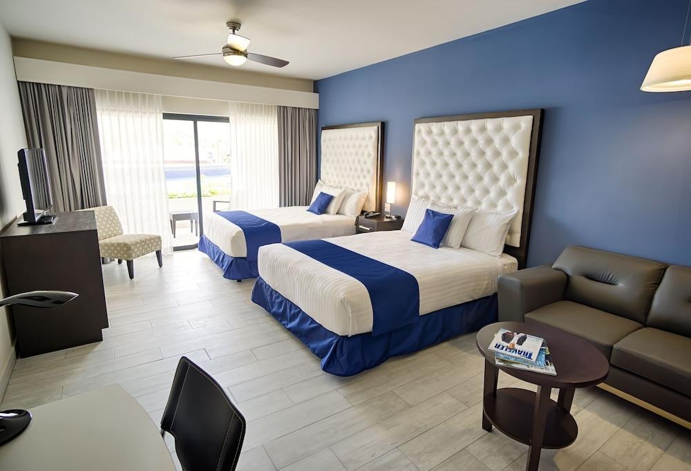 MEDANO HOTEL & SUITES photo 2