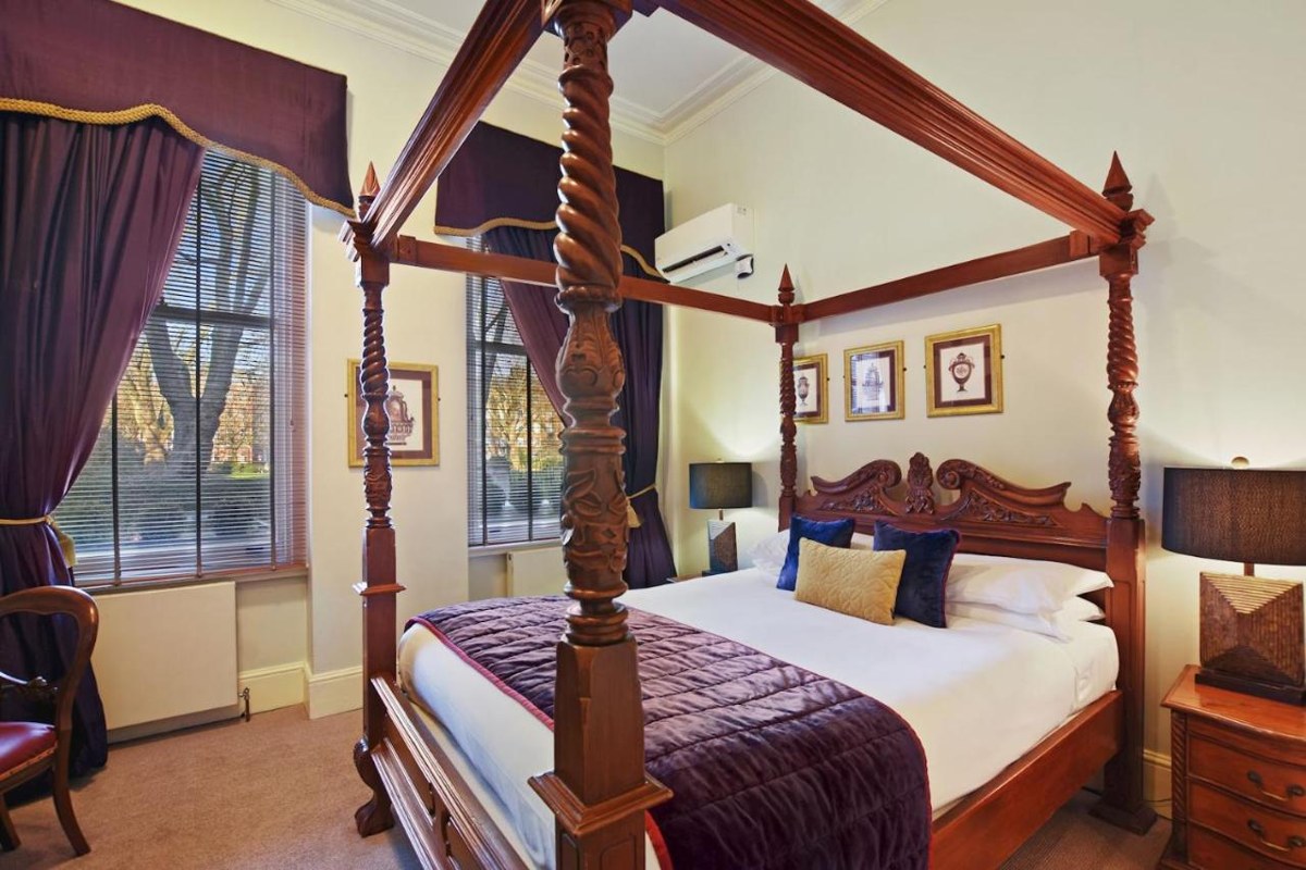 TWENTY NEVERN SQUARE photo 1