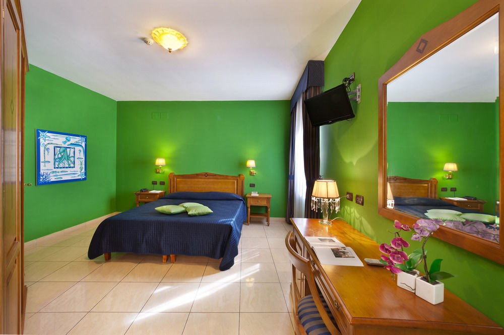 ULISSE DELUXE HOSTEL photo 1