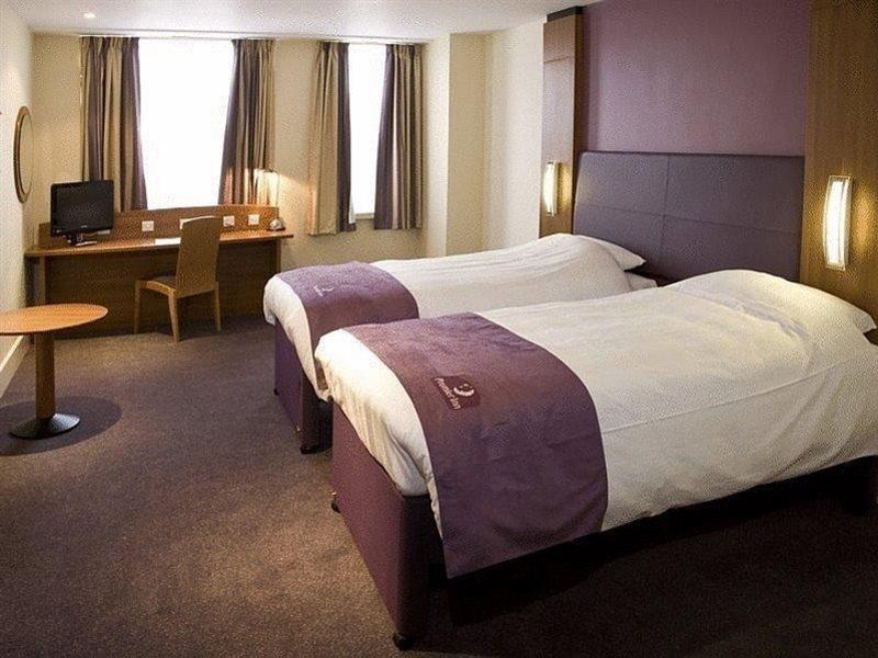 Premier Inn London City Aldgate photo 4