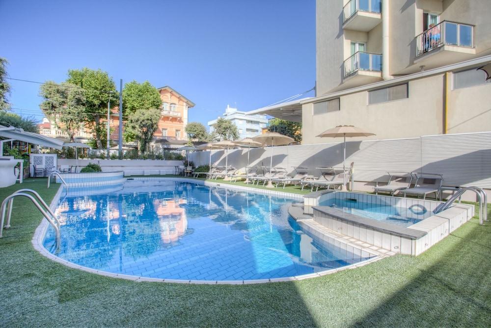 Ferretti Beach photo 4