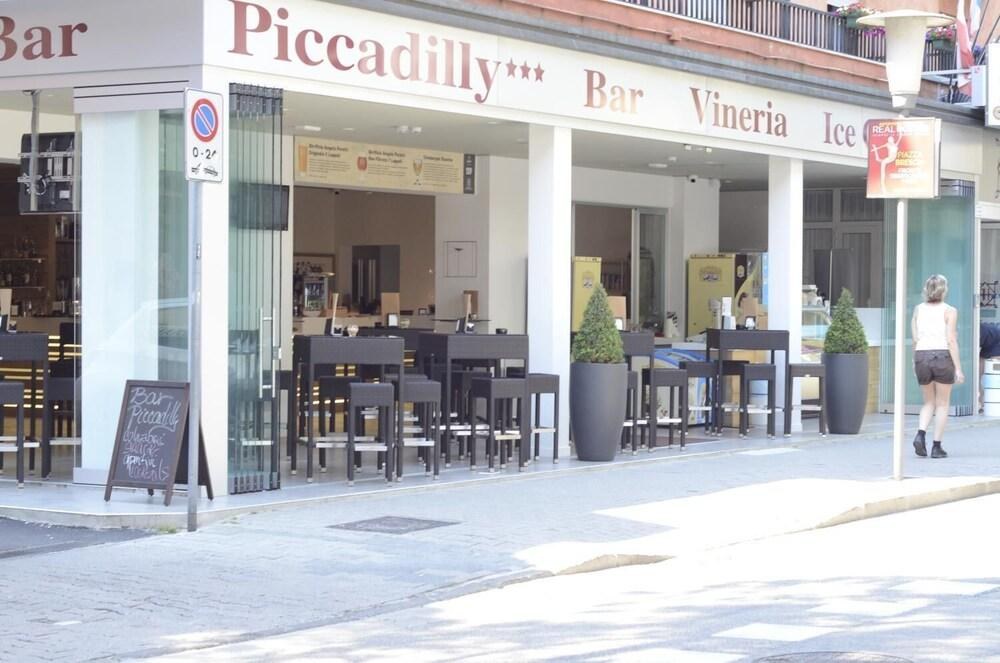 HOTEL PICCADILLY JESOLO photo 2