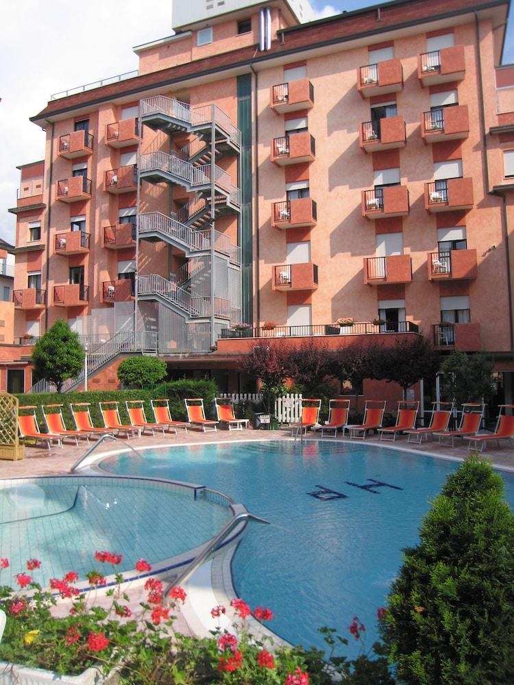 HOTEL PICCADILLY JESOLO photo 4
