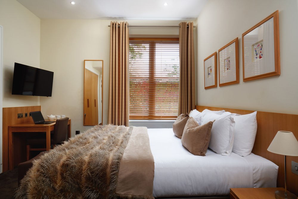 THE NADLER KENSINGTON photo 1
