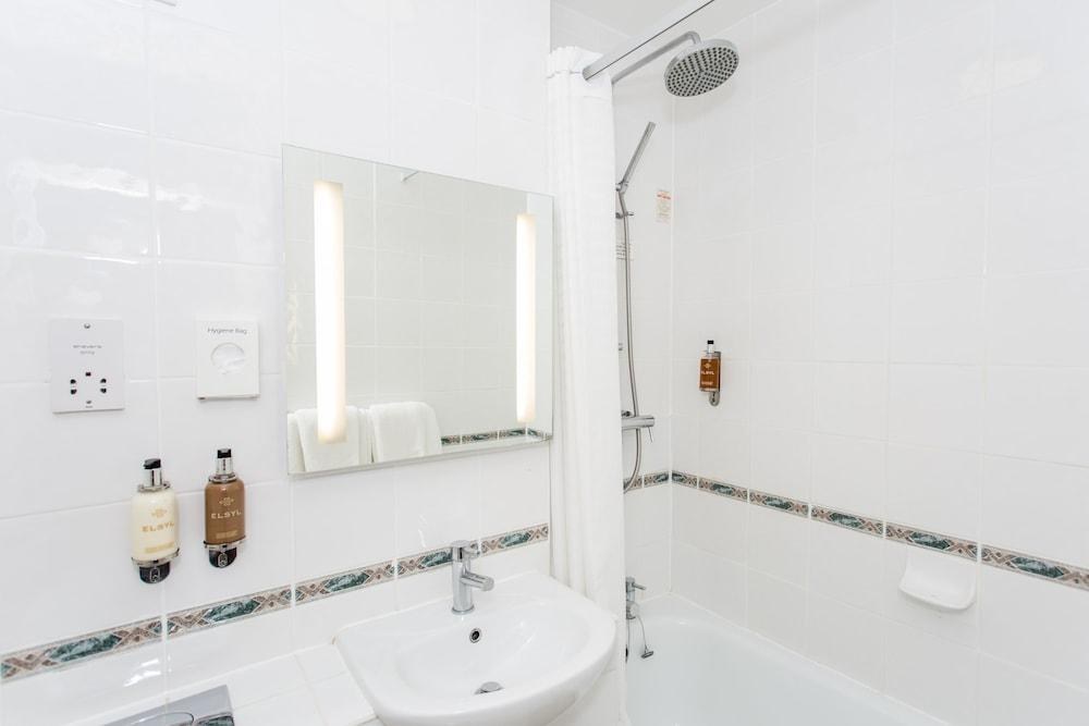 The Clarendon Hotel - Blackheath photo 3