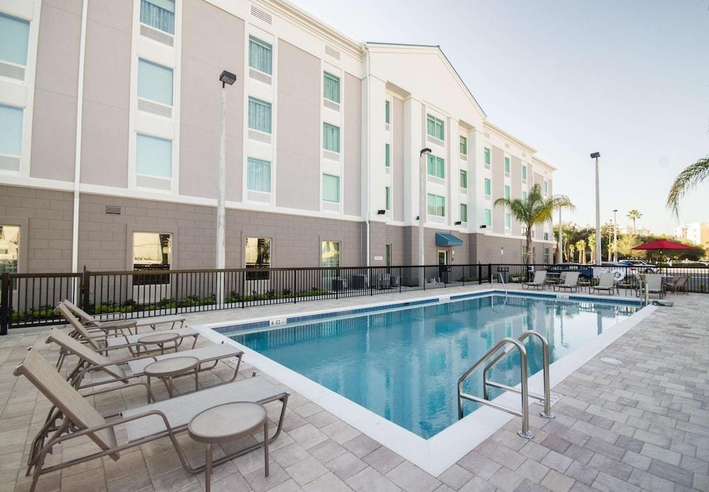 HAMPTON INN & SUITES SEAWORLD photo 2