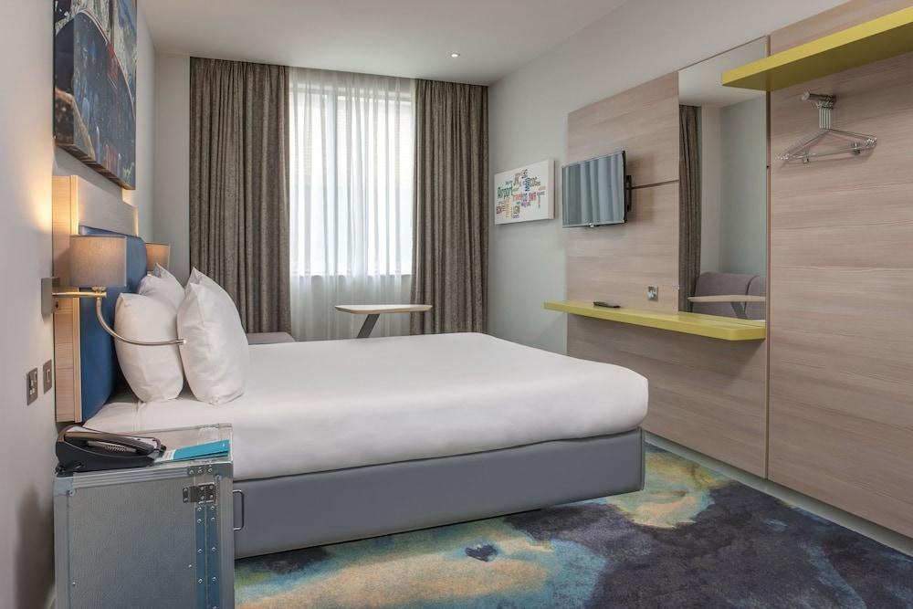 IBIS STYLES LONDON HEATHROW AIRPORT photo 2
