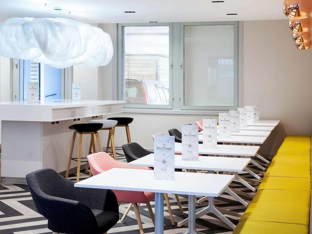 IBIS STYLES LONDON HEATHROW AIRPORT photo 3