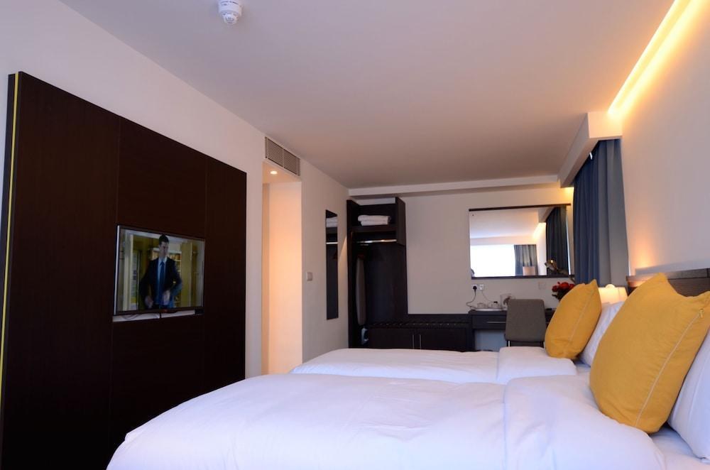 PELICAN LONDON HOTEL AND RESIDENCE photo 3