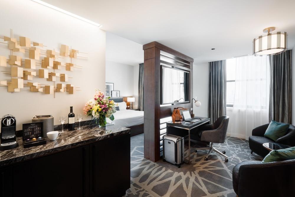 LondonHouse Chicago, Curio Collection by Hilton photo 2