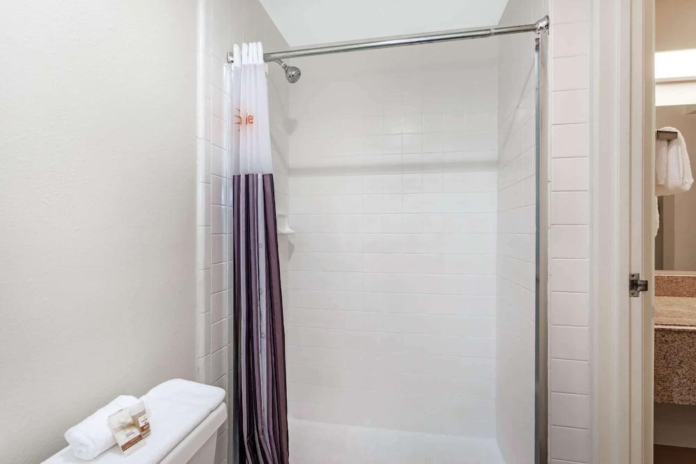 La Quinta Inn & Suites Orlando South photo 2