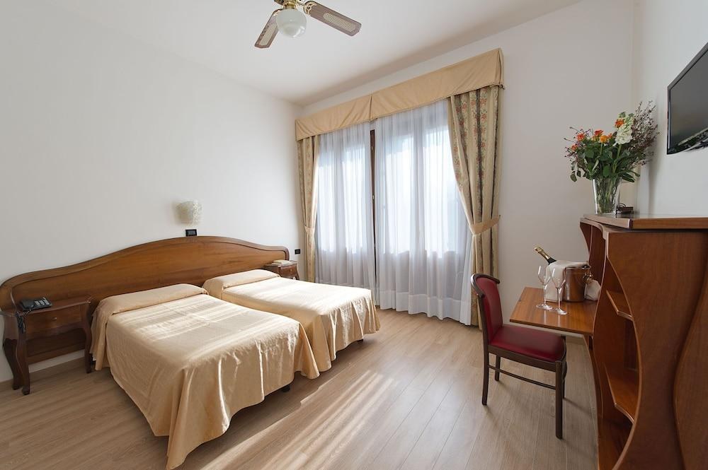 Hotel Cristallo photo 3