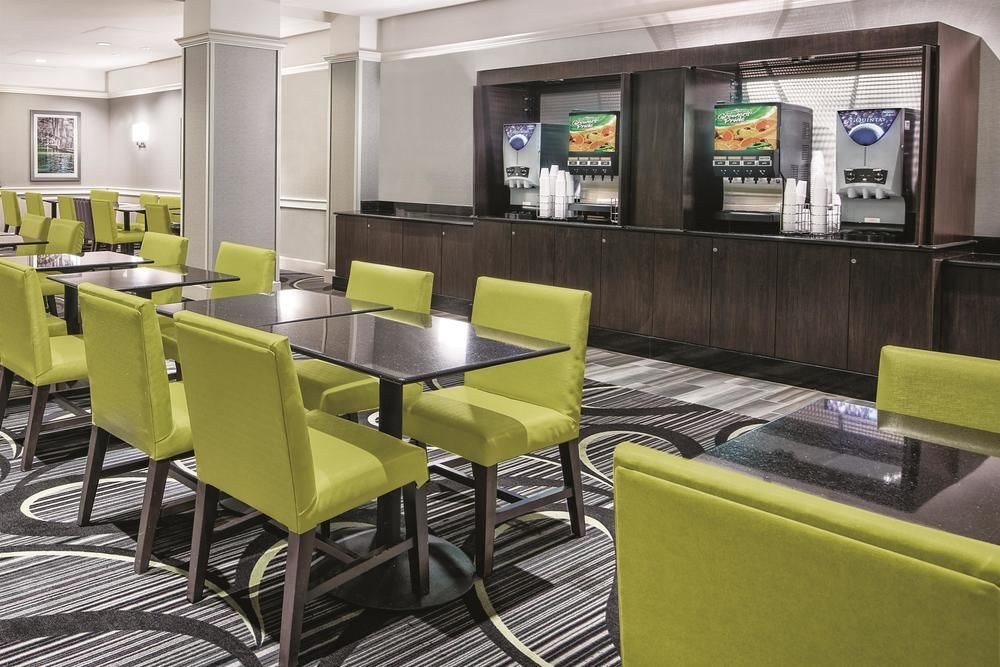 La Quinta Inn & Suites by Wyndham San Antonio Riverwalk photo 4