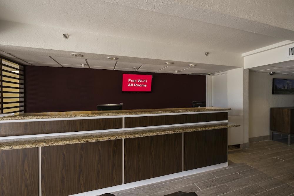 RED ROOF INN PLUS+ HOUSTON - ENERGY CORRIDOR photo 2