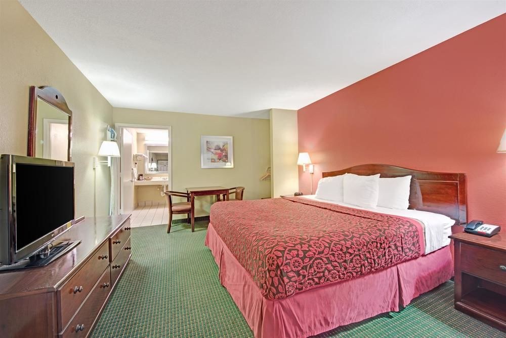 Days Inn by Wyndham San Antonio Near Fiesta Park
