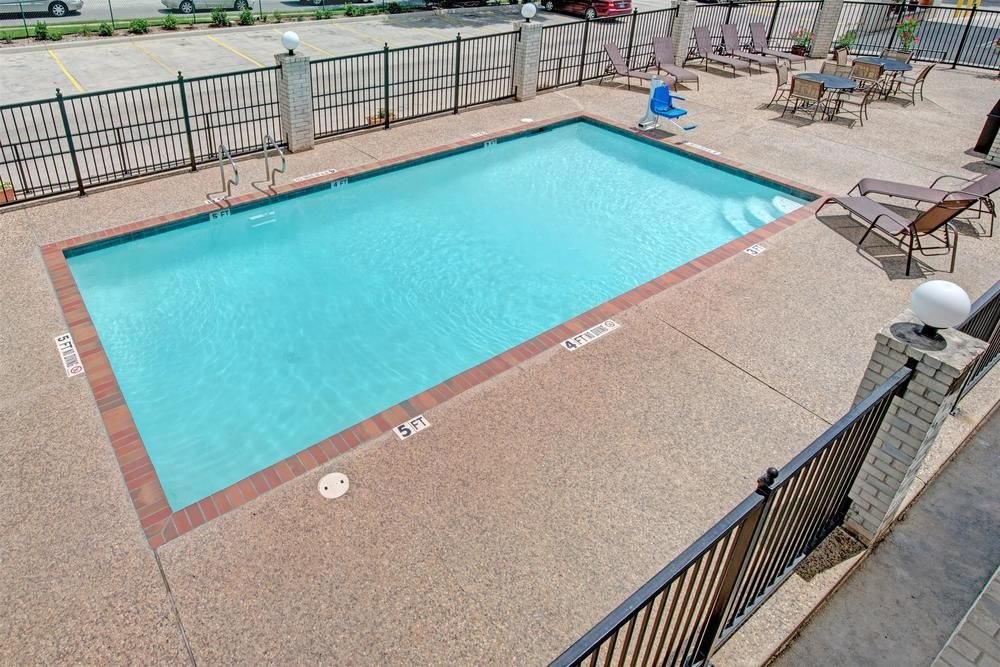 Days Inn by Wyndham San Antonio Near Fiesta Park photo 3