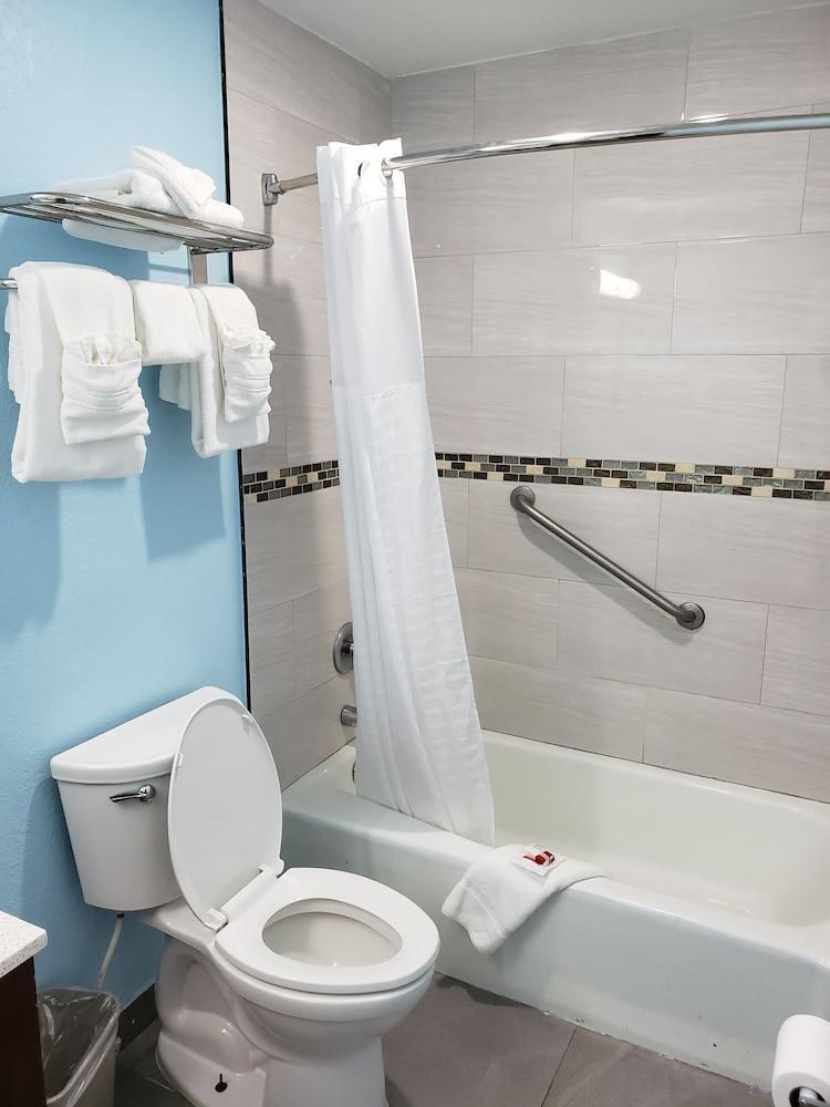 Days Inn by Wyndham Florida City photo 3