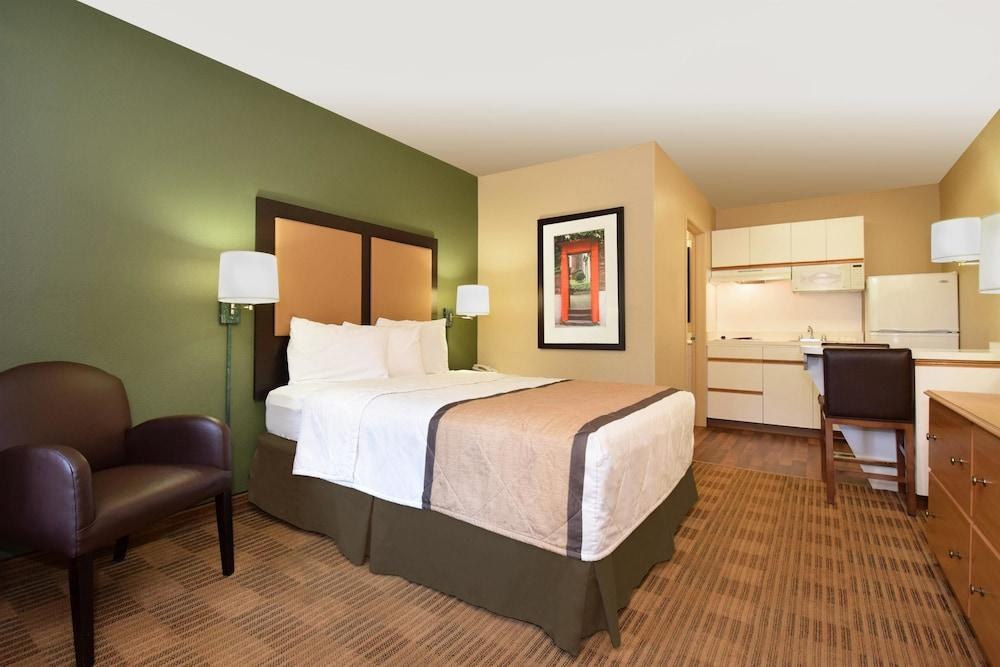 Extended Stay America Suites Miami Airport Blue Lagoon photo 3