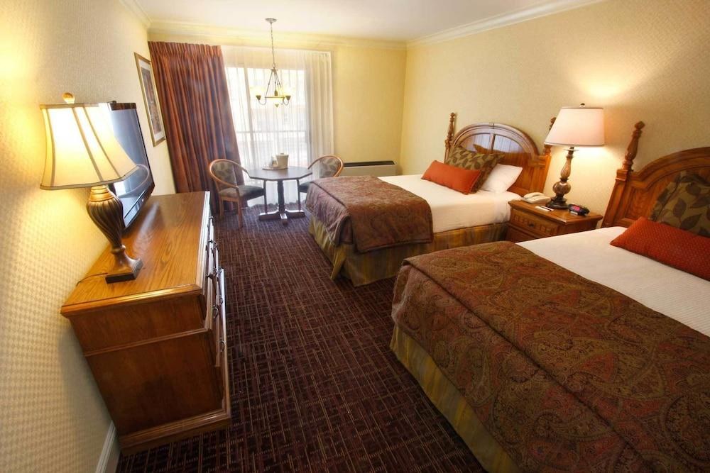 LOMBARD MOTOR INN photo 2