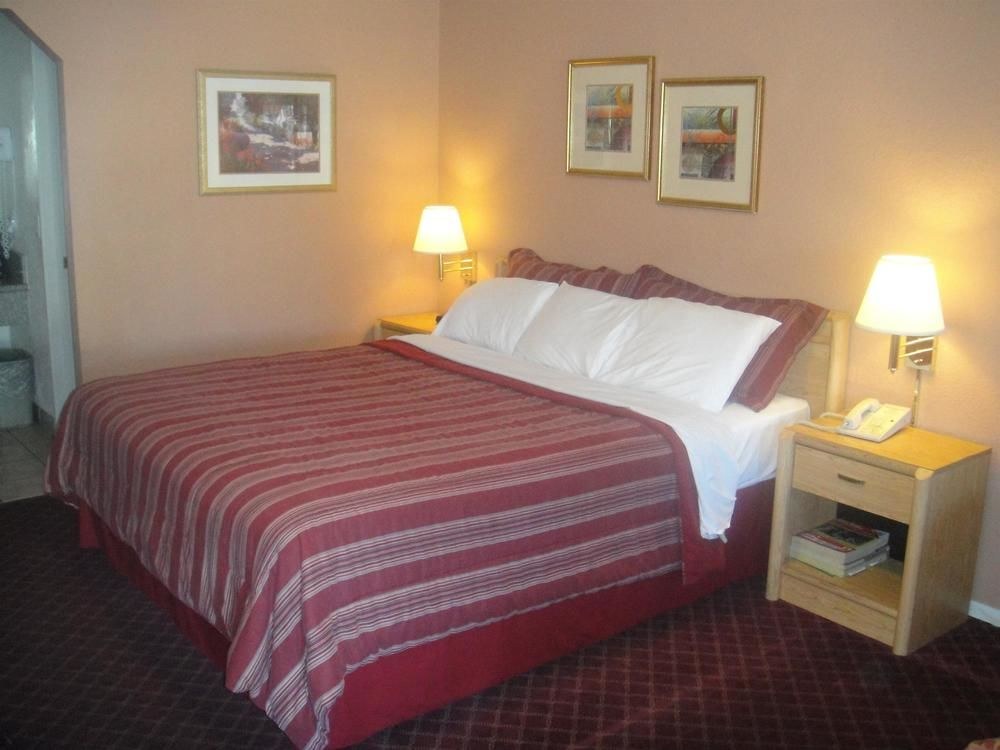 Muir Lodge Motel photo 1
