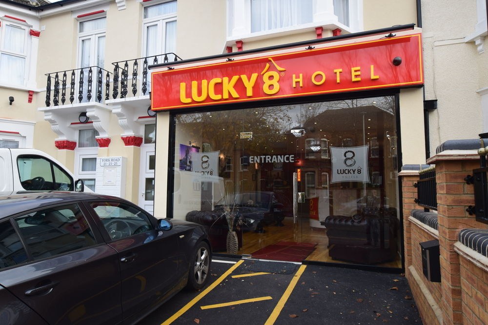 LUCKY 8 HOTEL photo 1